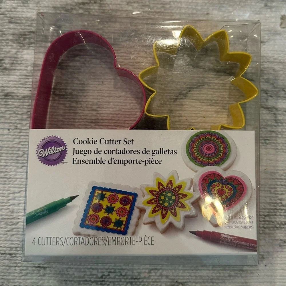 Wilton 4 Piece‎ Cookie Cutter Set Heart Flower Circle Wavy (Square)